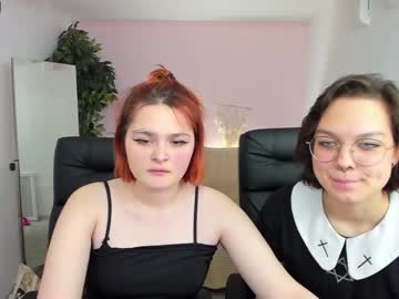 couple Cam Live Girls with doreen_and_mona